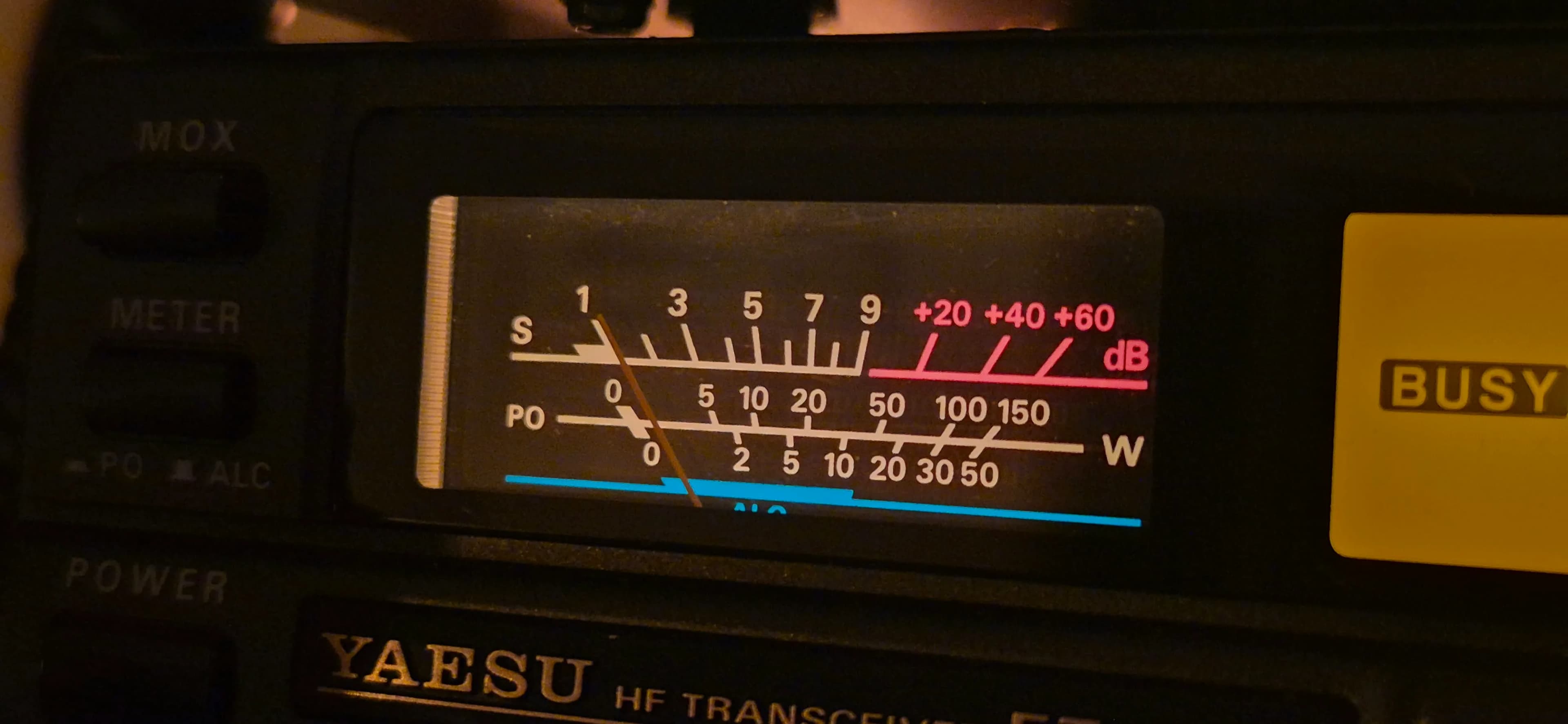 Wskaźnik RSSI w Yaesu FT840 (górny oznaczony jako S)